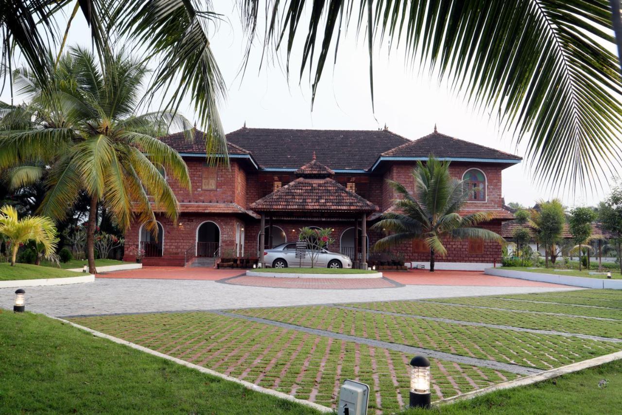 Kumarakom Heritage Resort Kottayam Ngoại thất bức ảnh